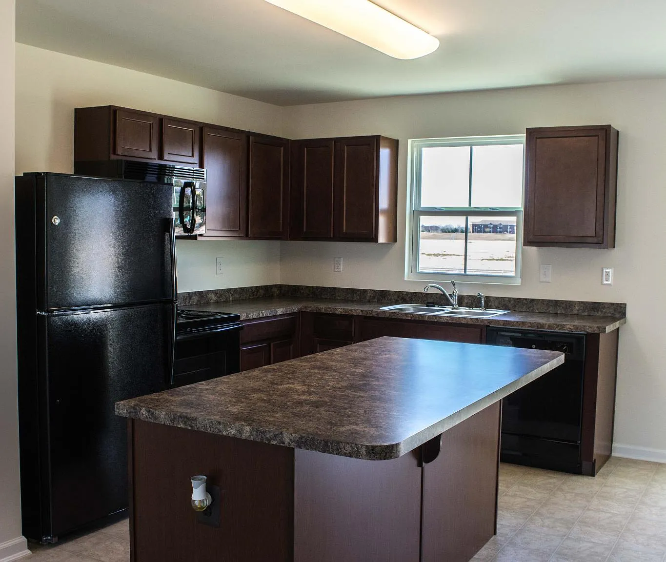 714 Marta Dr — Photo 3