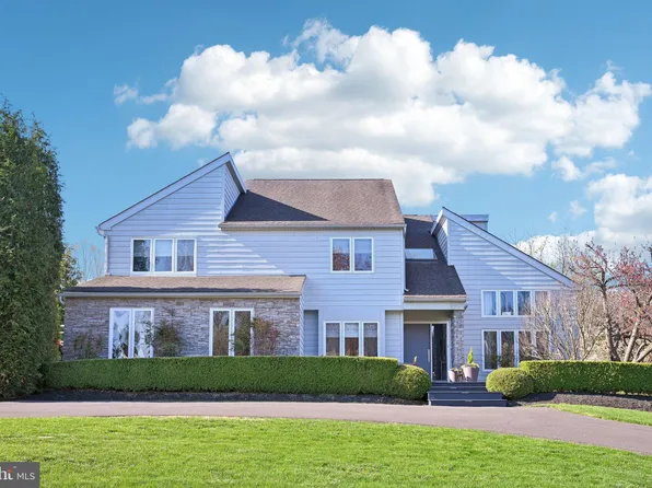 1819 Beacon Hill Dr, Dresher, PA 19025