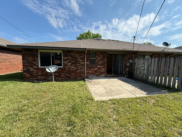 222 E Edgewood St — Photo 17