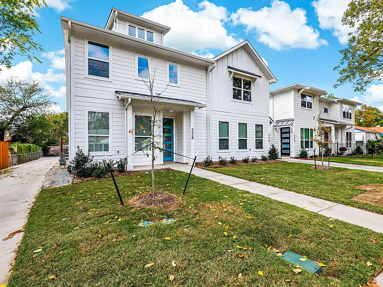 228 Sunset Ln — Photo 3