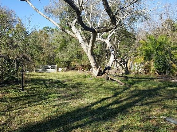 3rd image of 15815 Vienna Dr