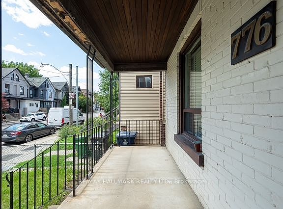 3rd image of 776 Gerrard St E