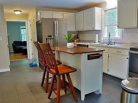 5th image of 59 Cabot Cir