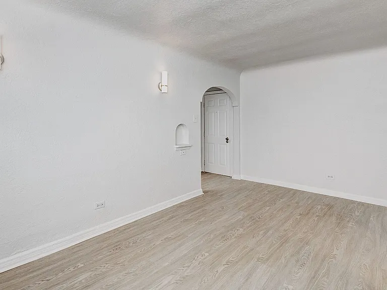 1120 S Logan St #14 — Photo 2