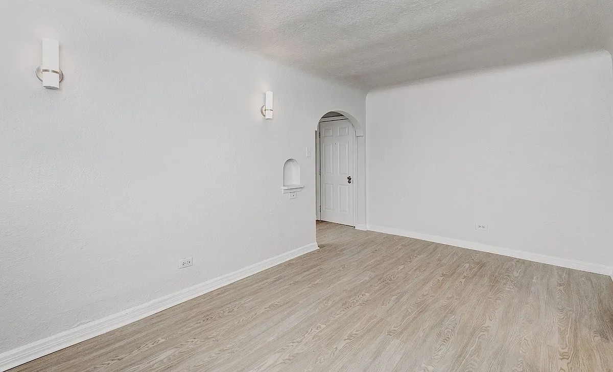 Building Photo - 1120 S Logan St #1