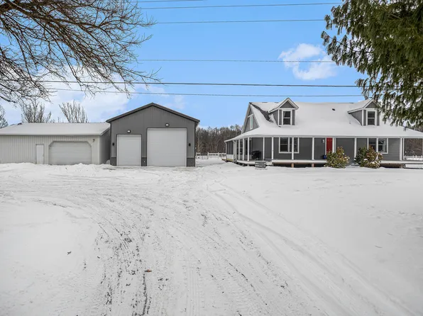 8668 N 40th St, Augusta, MI 49012