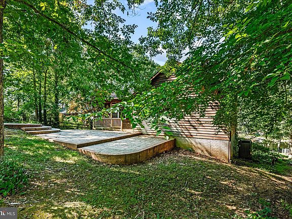 3rd image of 130 Holly Dr