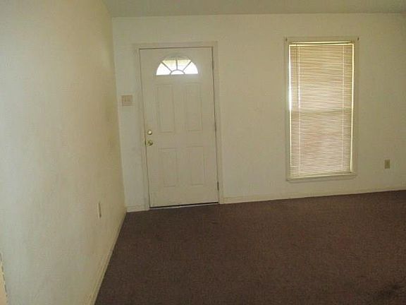 5th image of 221 Bishop Dr