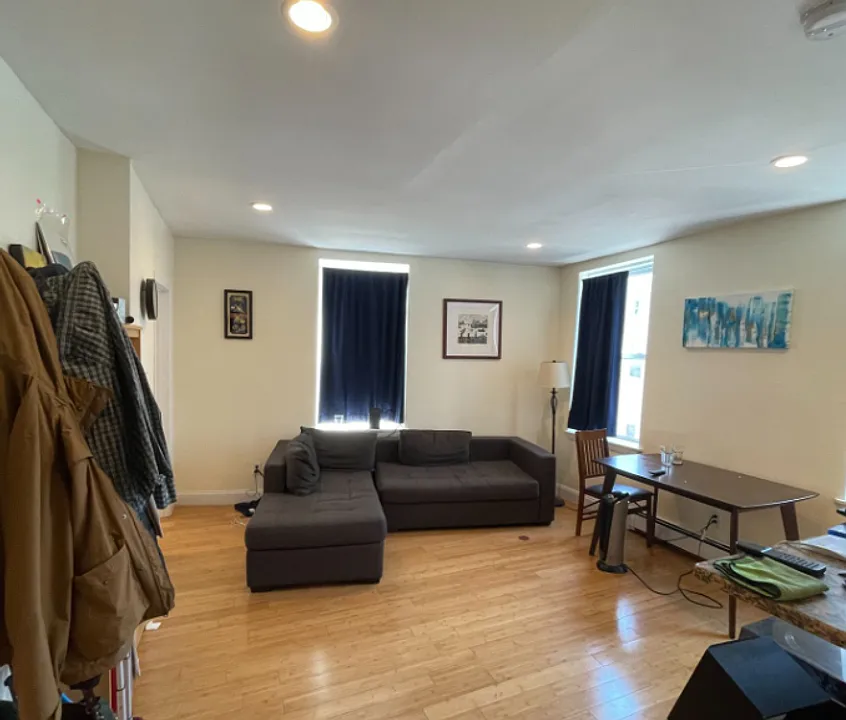 212 Maverick St #3