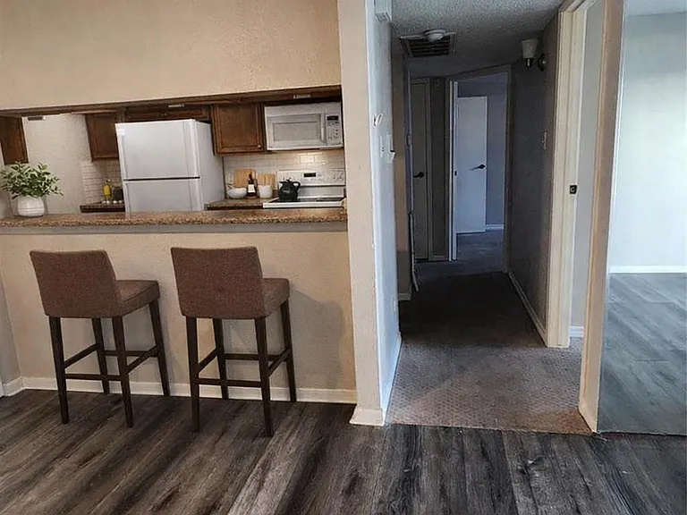 2818 S Bartell Dr #7 — Photo 3