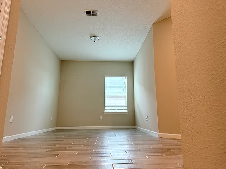 1604 Mathews Manor Dr — Photo 6