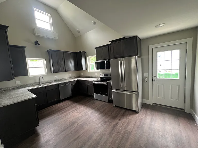 13 Columbia Ave — Photo 13
