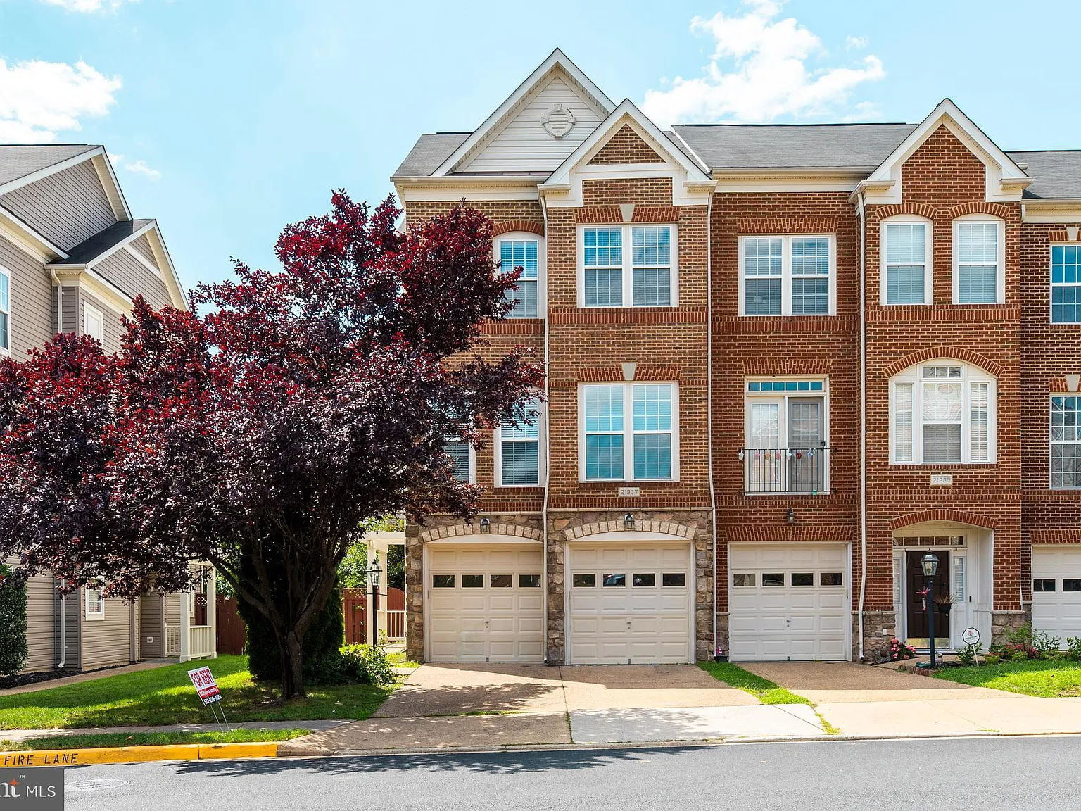 4 bed, 3.5 bath, 2462 sqft, $3,200 — Photo 1