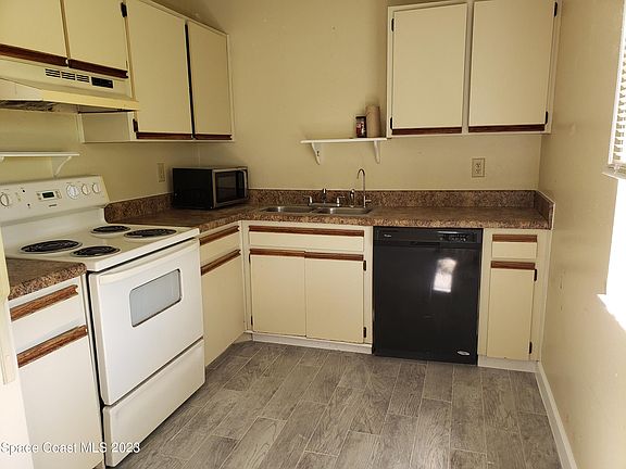 4th image of 810 Algaringo Ave SE