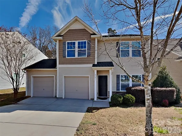 814 Sarah Laura Ln, Statesville, NC 28625