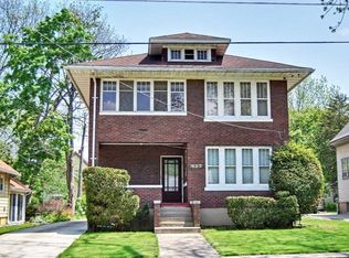 923 Cedar Ave, Elgin, IL 60120