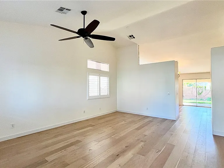 685 Pansy Pl — Photo 3