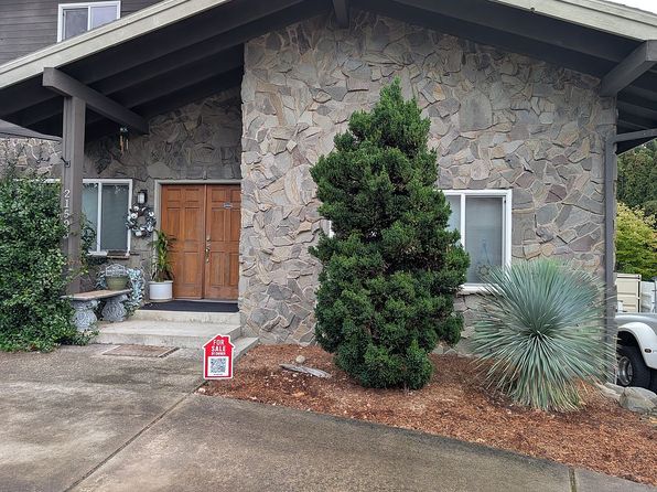 21503 NE Lachenview Ln