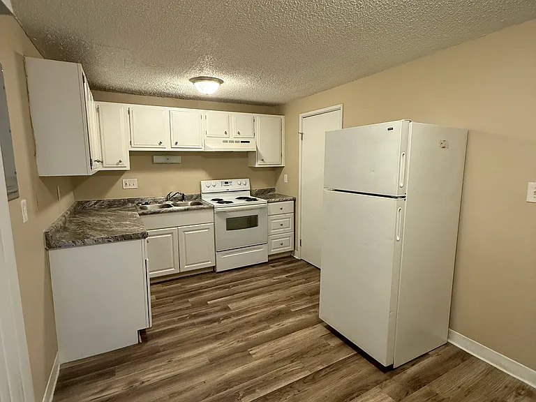 7276 Broadwyn Dr — Photo 1