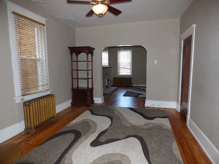 2010 Sarah St #2 — Photo 21