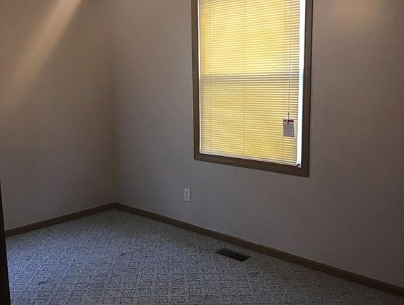 3rd image of 4441 Queens Ave