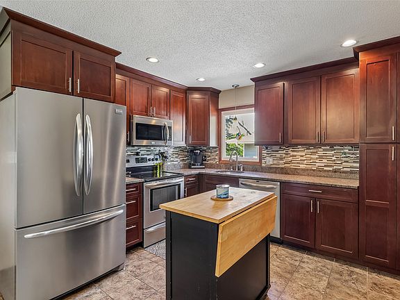 5th image of 108 E Leach Ave