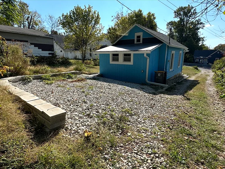 804 W 7th St — Photo 13