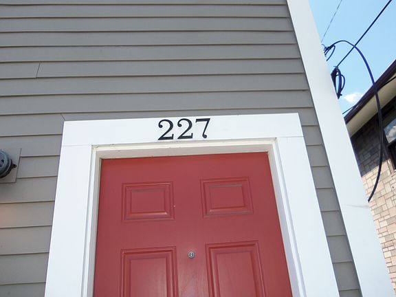4th image of 227 N Randolph St
