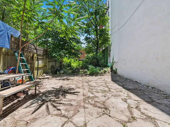 464 East New York Avenue image 3 of 5