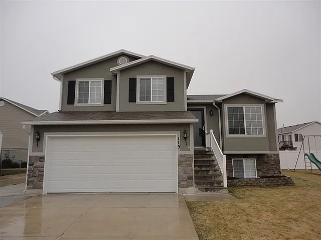 3 bed, 2.0 bath, 1716 sqft, $2,295 — Photo 1
