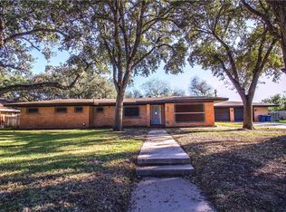 902 E Inez St, Beeville, TX 78102