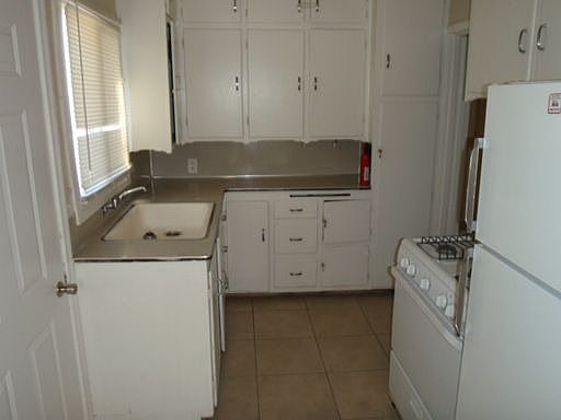 2nd image of 430 35th St APT 1
