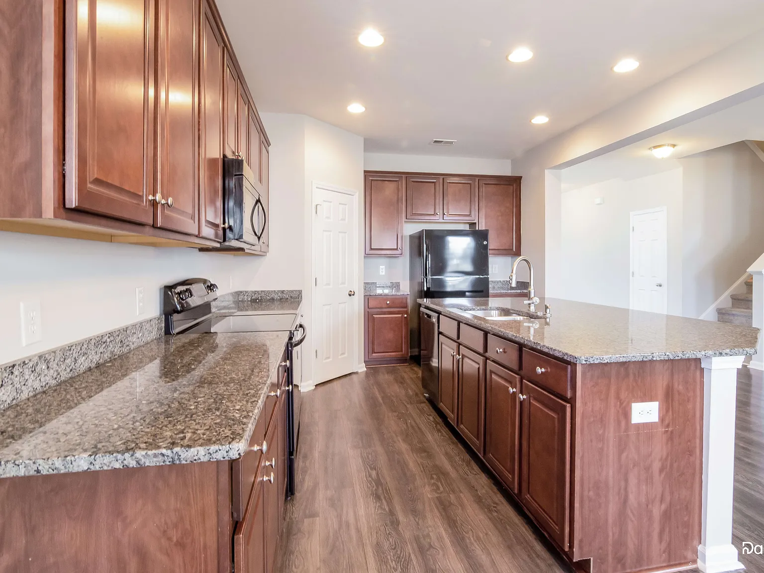 5 bed, 3.5 bath, 3239 sqft, $2,765 — Photo 3