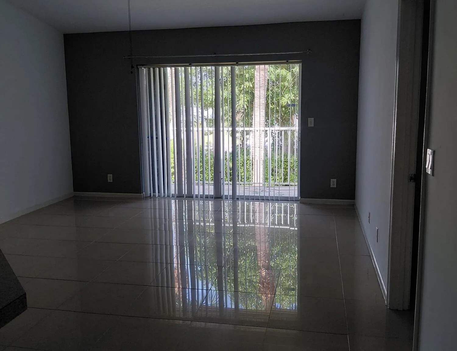 3 bed, 2.0 bath, 1080 sqft, $2,100 — Photo 2
