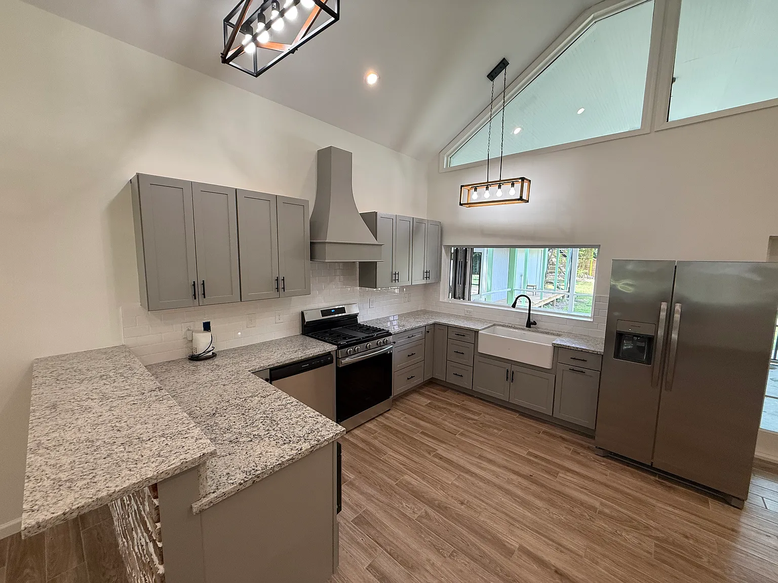 3 bed, 2.5 bath, 1390 sqft, $5,200 — Photo 4