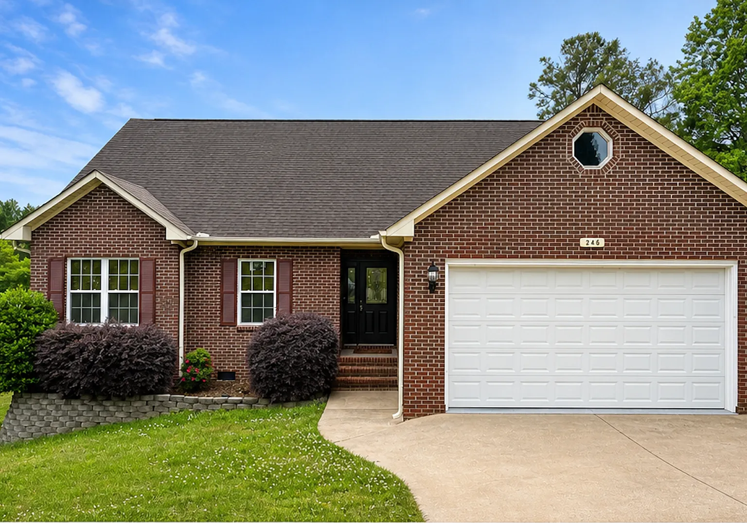 Comfortable Modern Family Home — Photo 1