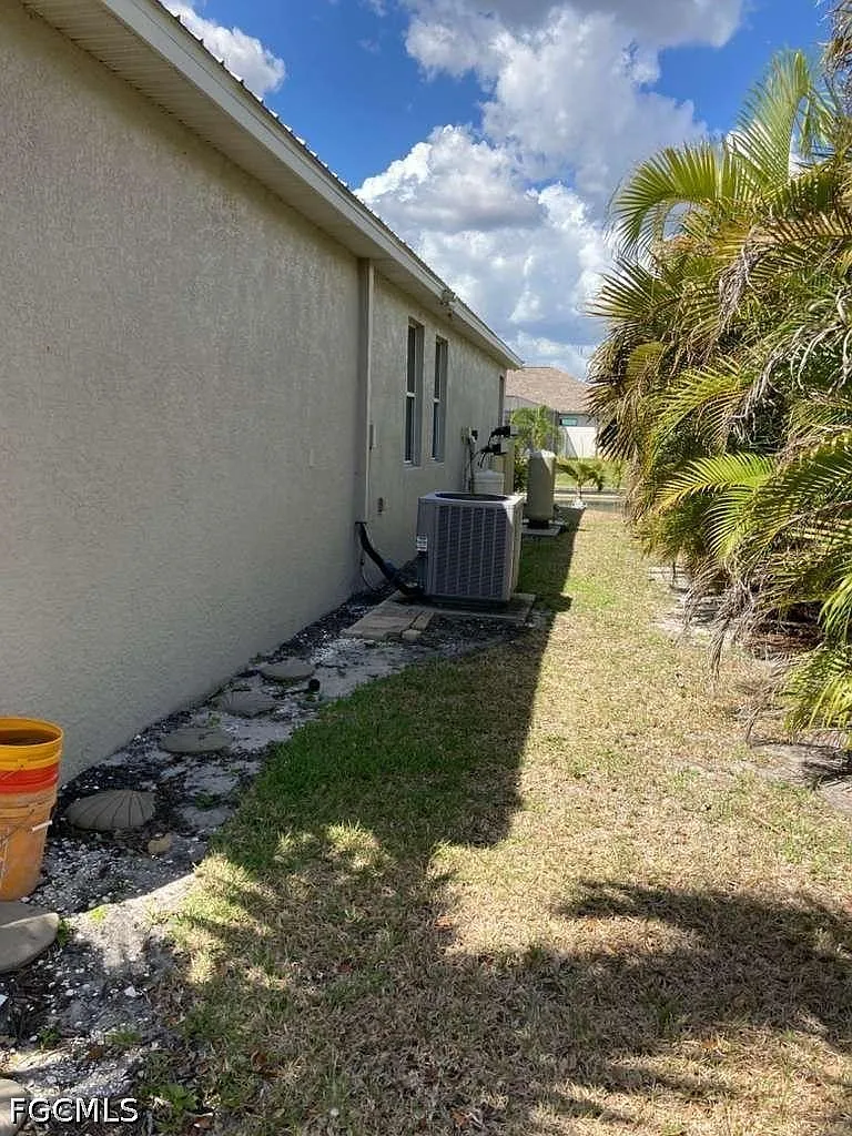 3 bed, 2.0 bath, 1968 sqft, $2,250 — Photo 3