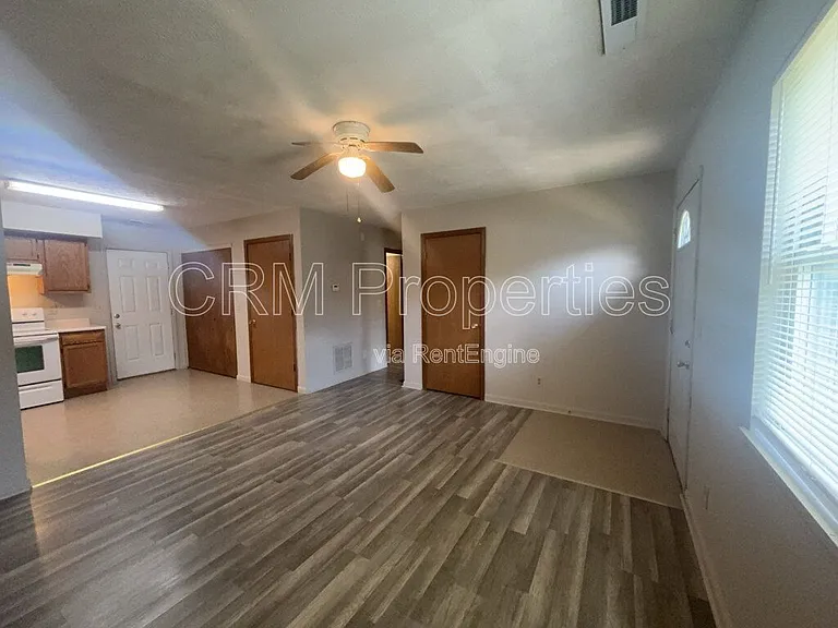 1912 N Apperson Way — Photo 5