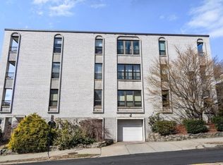 405 Langley Rd #2-B, Newton Center, MA 02459