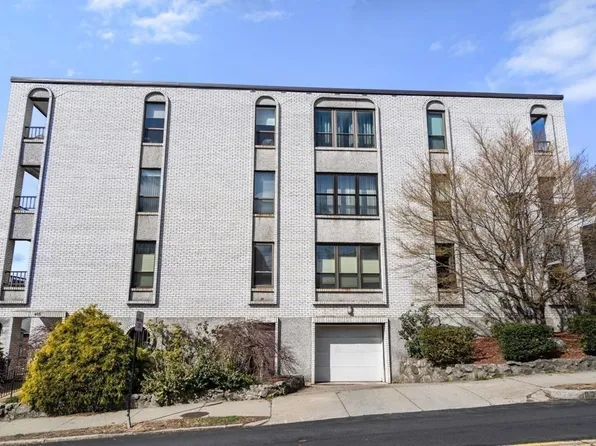 405 Langley Rd #2-B, Newton Center, MA 02459