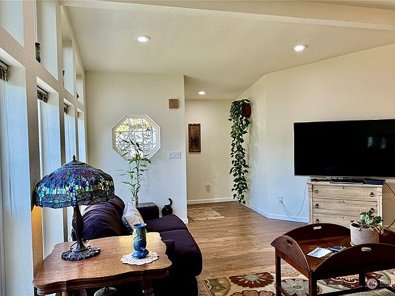 4th image of 4014 144th Street Ct NW