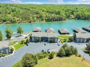 1137 Mariners Way APT 37, Huddleston, VA 24104
