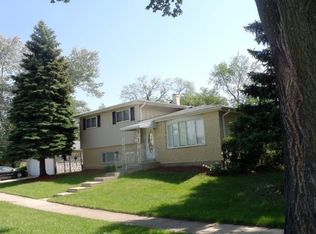 3 N Mill Rd, Addison, IL 60101