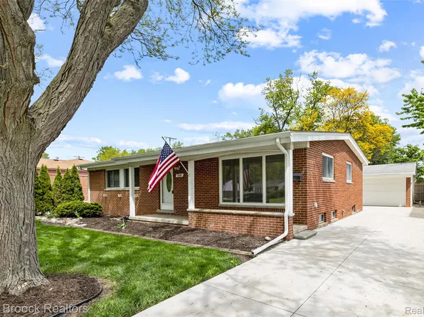 260 Lyons St, Troy, MI 48083