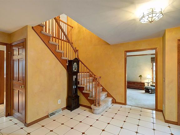 5th image of 18 Wellington Dr
