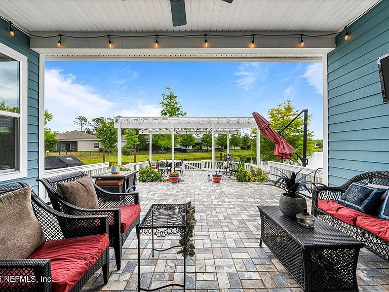 71 Lansing Ct — Photo 47