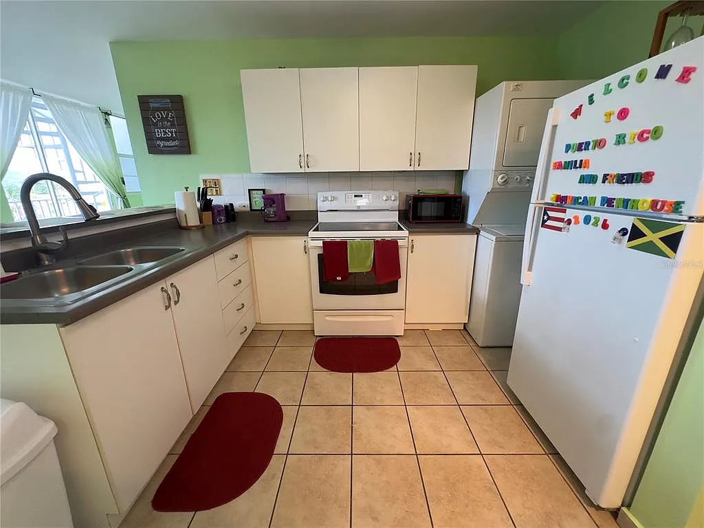 6 bed, 2.0 bath, 888 sqft, $1,300 — Photo 3
