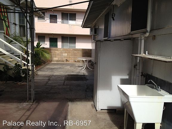 3rd image of 808 Olokele Ave