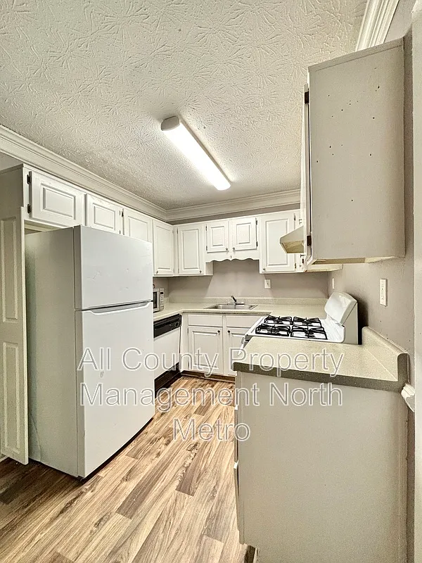 2 bed, 1.5 bath, $1,295 — Photo 1
