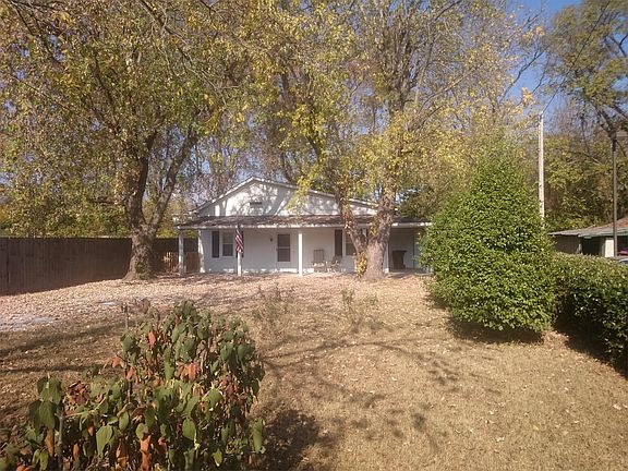 3rd image of 506 Eastview Dr